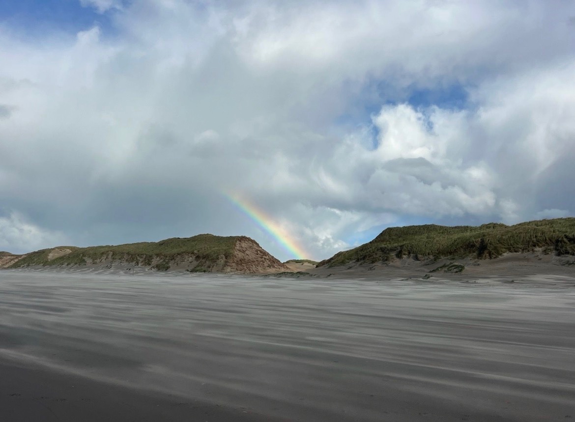 Regenboog bij het strand, weerfoto door Christiaan Wellen (oktober 2026)